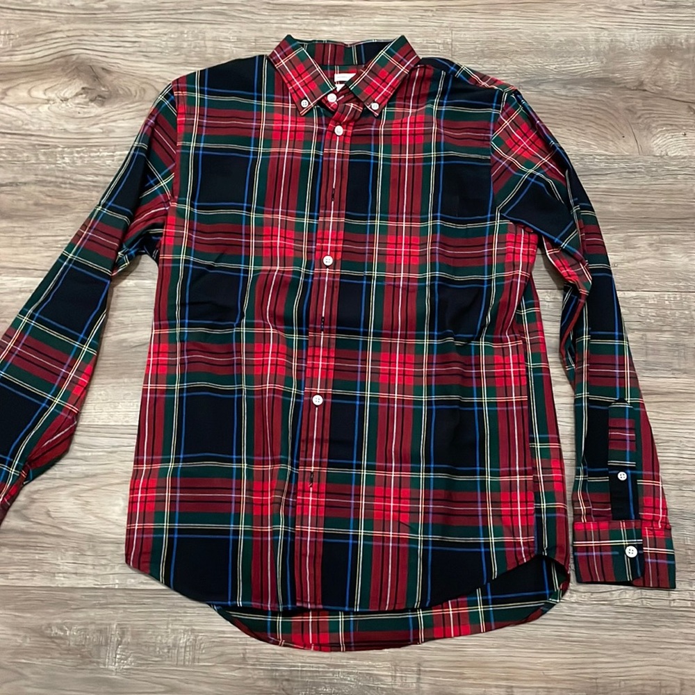 Old Navy plaid button down shirt Mens size S. Never worn